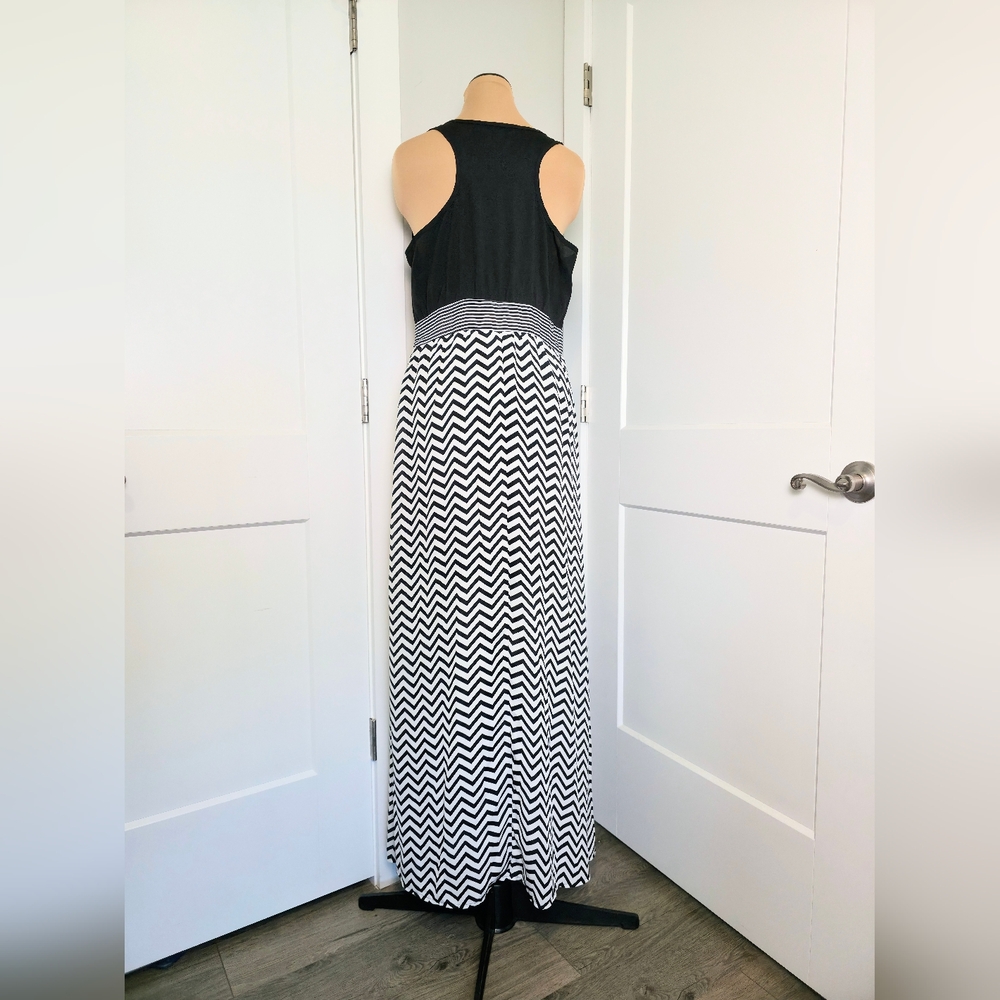 Charming Charlie Womens Maxi Dress Large Black White Chevron Racer Back Scoop - Picture 2 of 7
